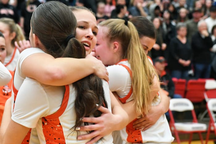 a Silverton Crater 5A Oregon girls basketball final 2024 Leon Neuschwander 60